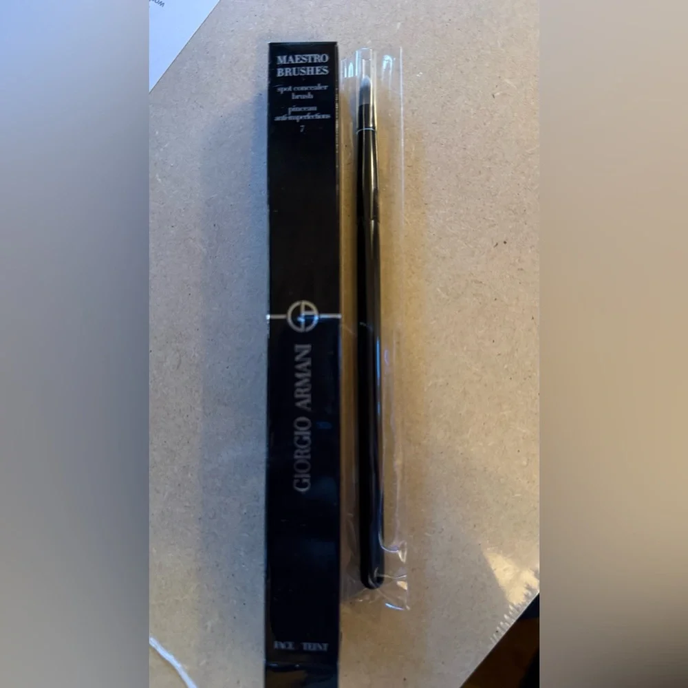 ❤️2/$25❤️ Giorgio Armani Spot Concealer Brush 7- Black